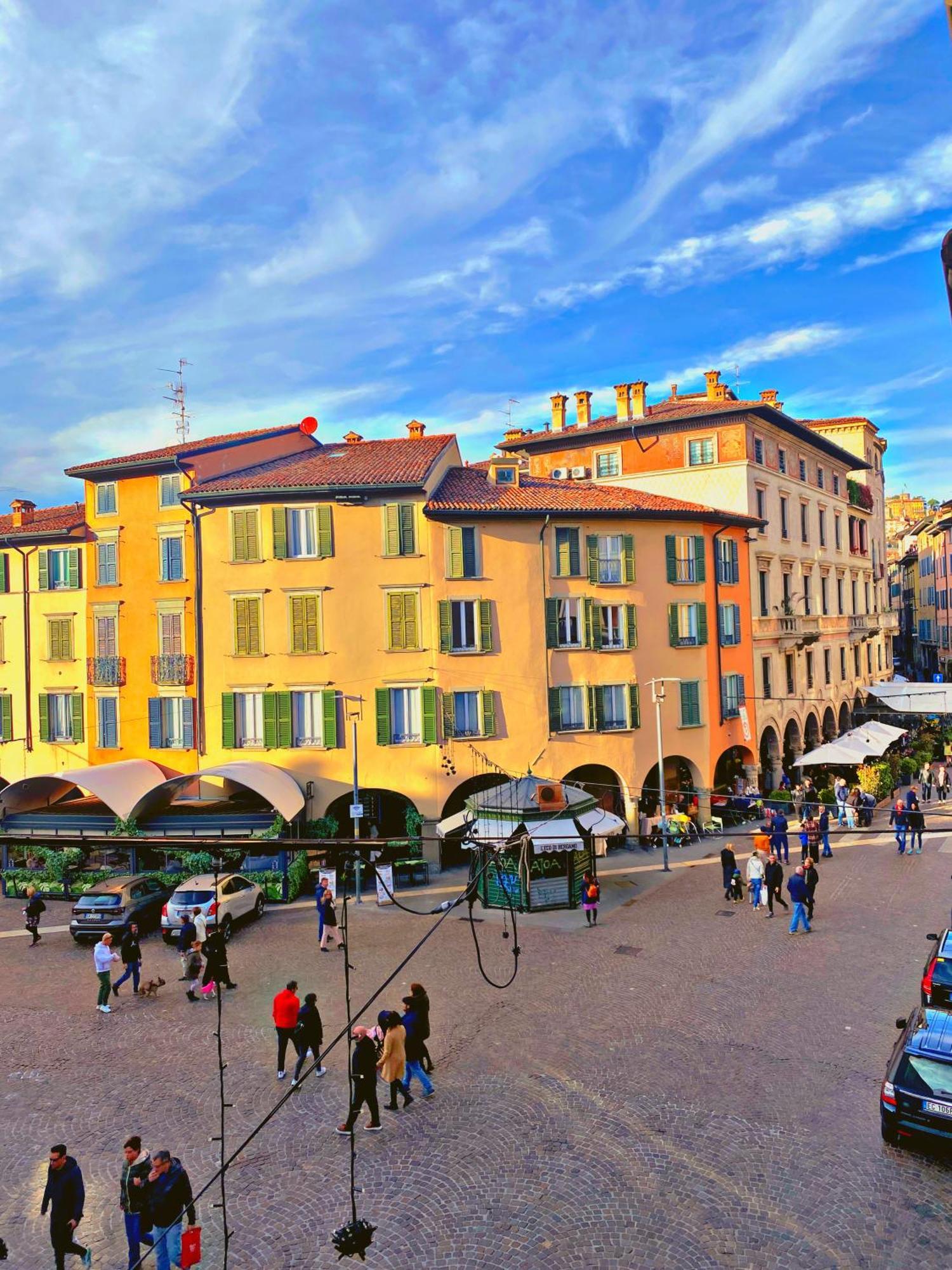 Apartment Centro Piazza Pontida - The Italian Escape